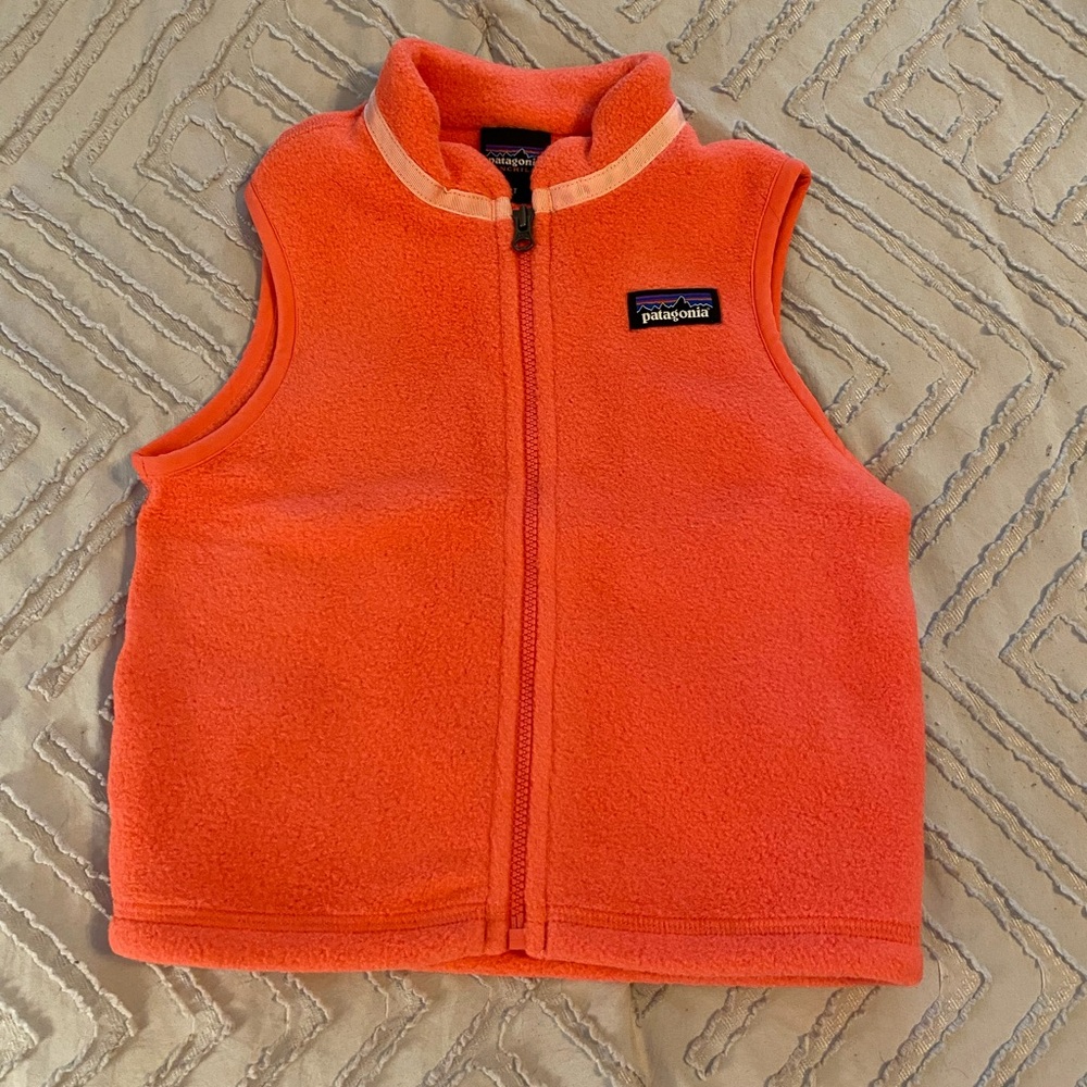 Patagonia size 2T Bright Pink Fleece Vest - Kids